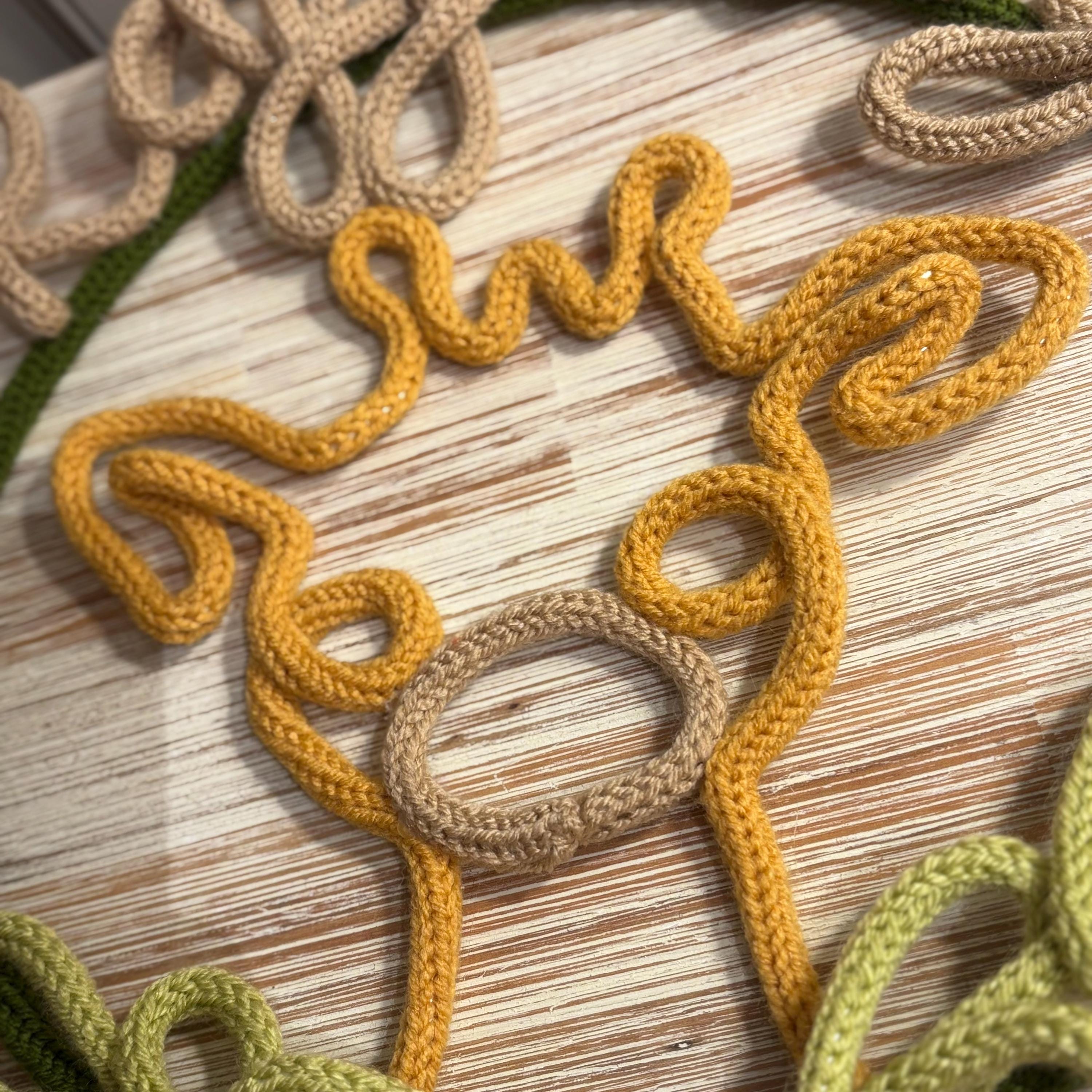 Personalised Giraffe Name Sign / Handmade Nursery Wall Decor/ Knitted Wire Giraffe Art for Safari or Jungle Nursery