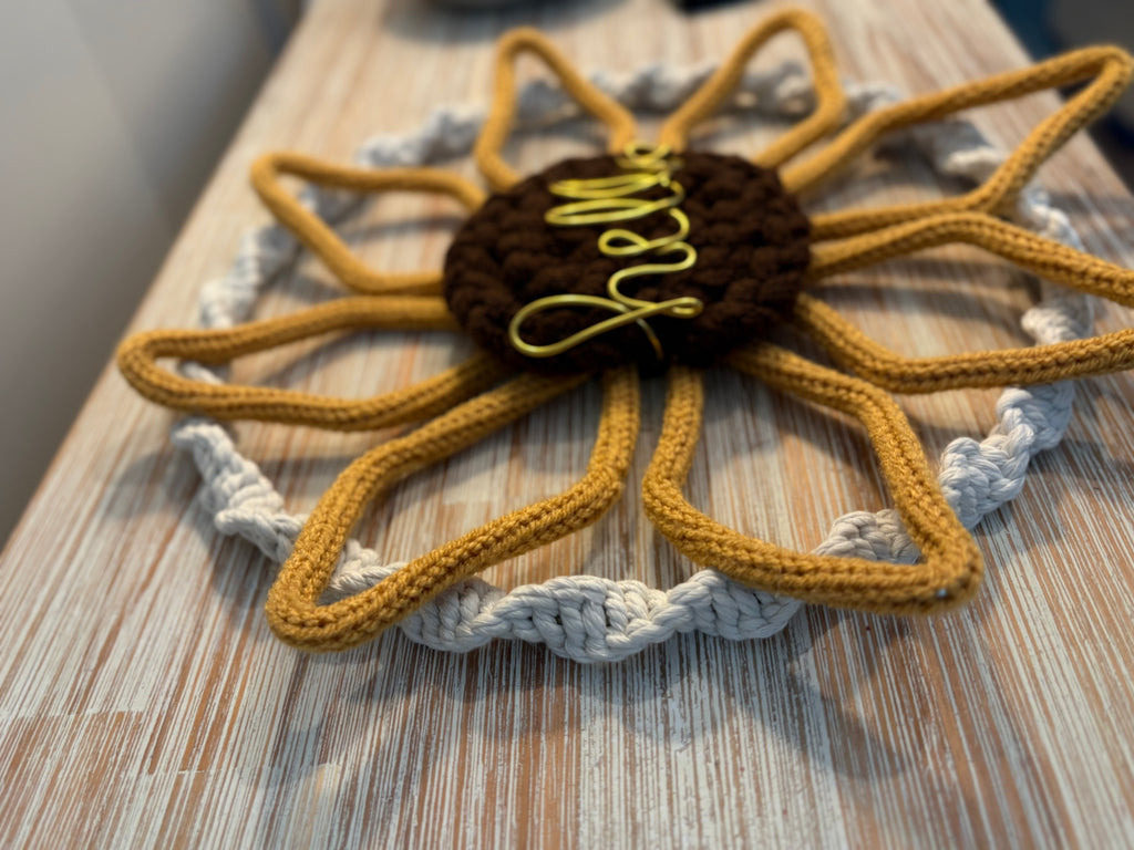 Handmade Knitted Wire Art Sunflower Wall Hanging – Macramé & Crochet Home Décor | 30cm