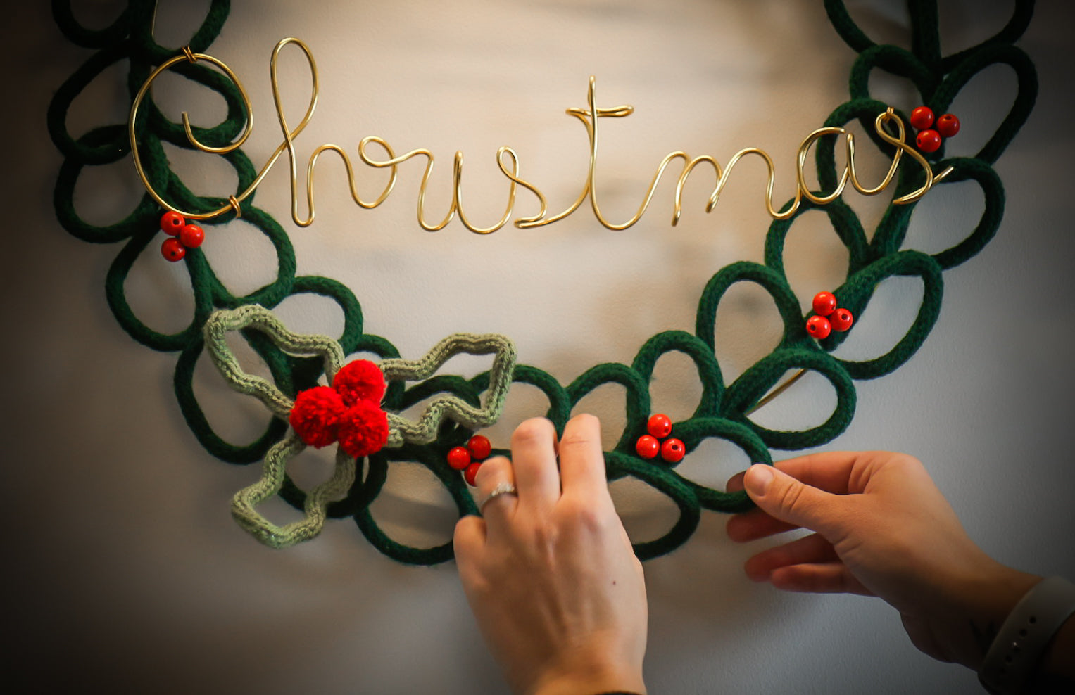Large Handmade Knitted Wire Art Christmas Wreath - 50cm Merry Christmas Wreath