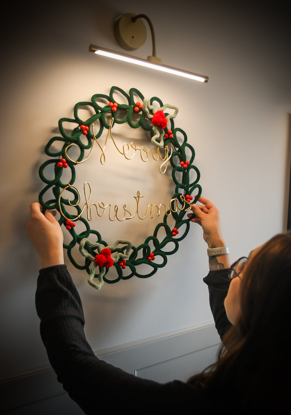 Large Handmade Knitted Wire Art Christmas Wreath - 50cm Merry Christmas Wreath