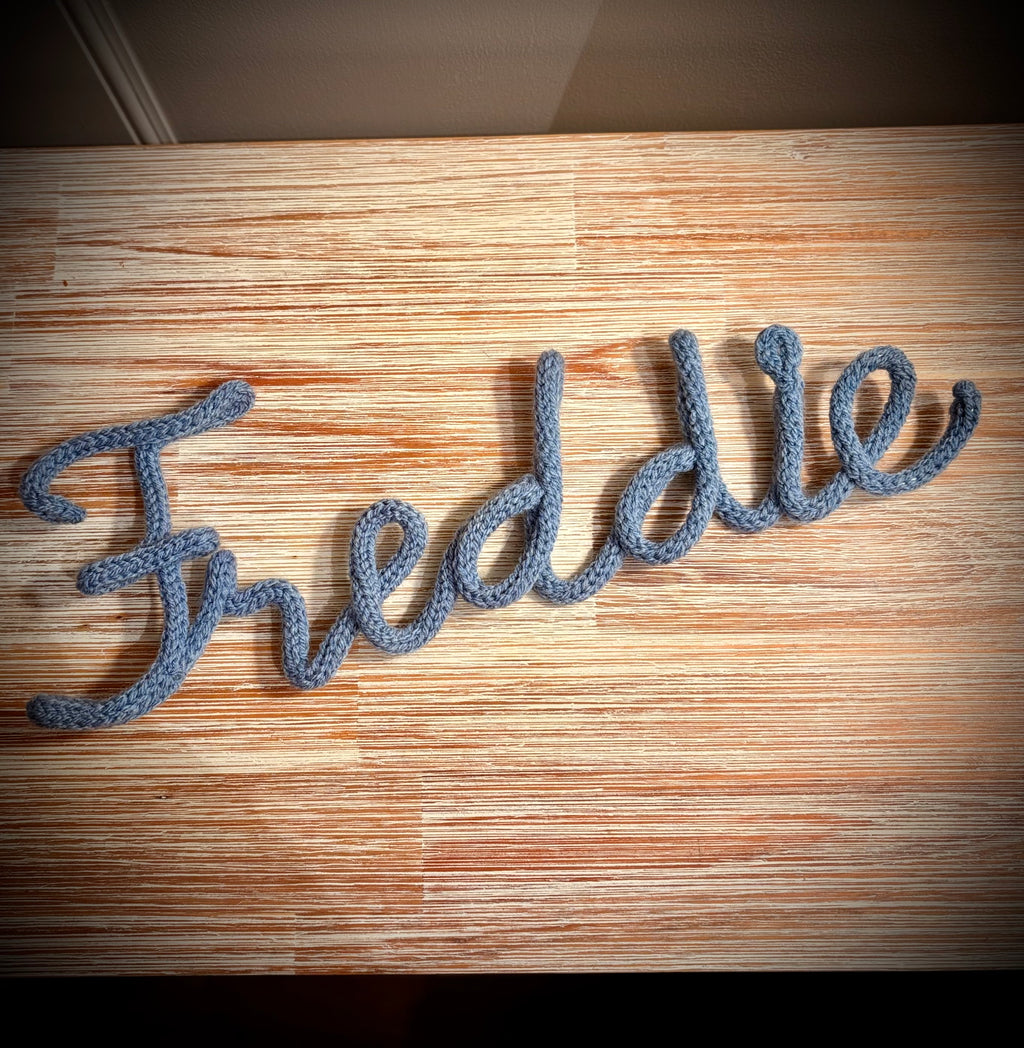 Personalised Knitted Wire Art Name Sign – Handmade Cotton Yarn Wrapped Wire Name Decor – Custom Nursery, Bedroom & Home Decoration – 38 Colours Available